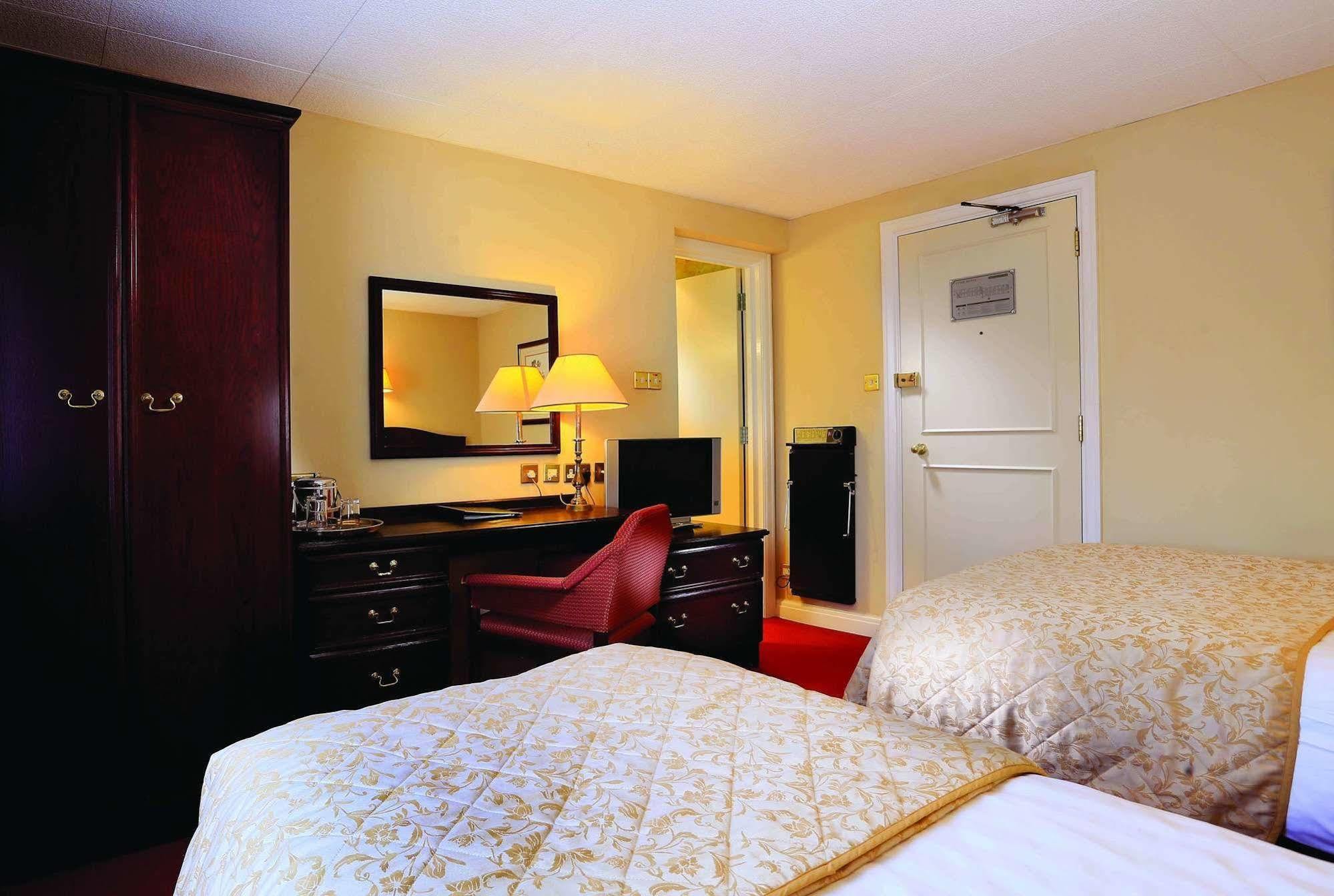 The Lymm Hotel Luaran gambar
