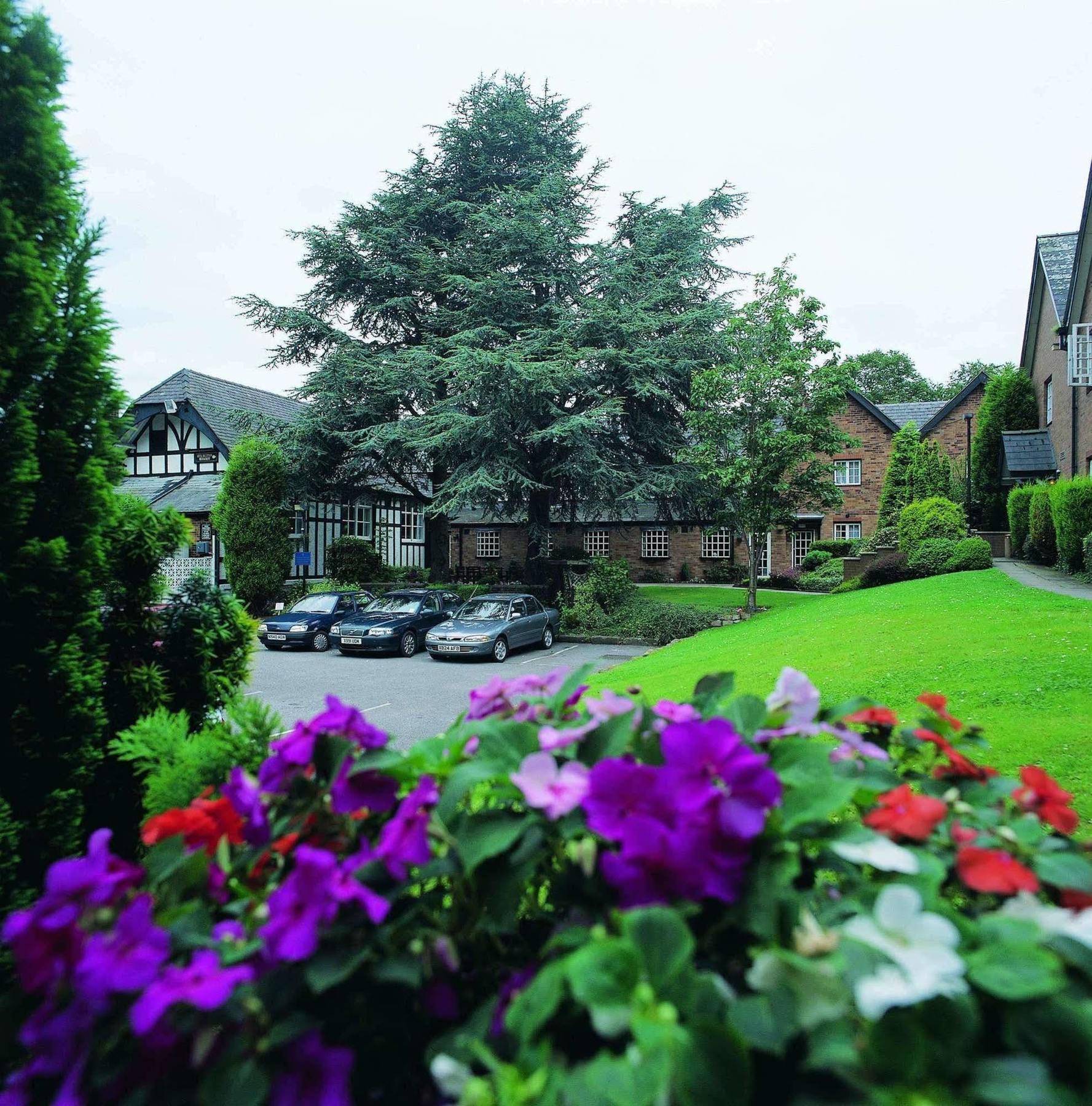 The Lymm Hotel Luaran gambar